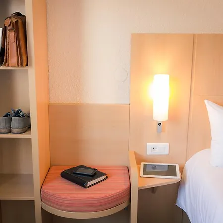 Ibis Gare Hotel 3*